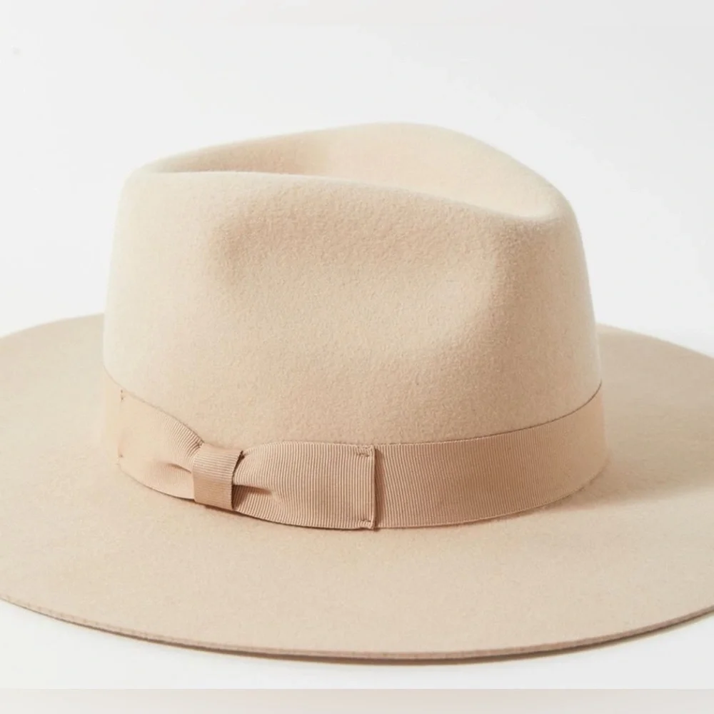 UO wool felt flat brim fedora hat. NWOT. Neutral.